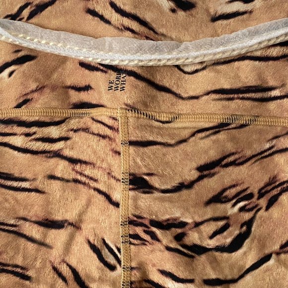 WeWoreWhat High Rise Chain Belt Biker Shorts Sz S Tan Animal Print NWT $88 - Picture 5 of 7